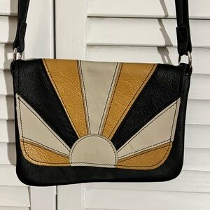 Grooves and Grain Made In USA Leather Shoulder Bag